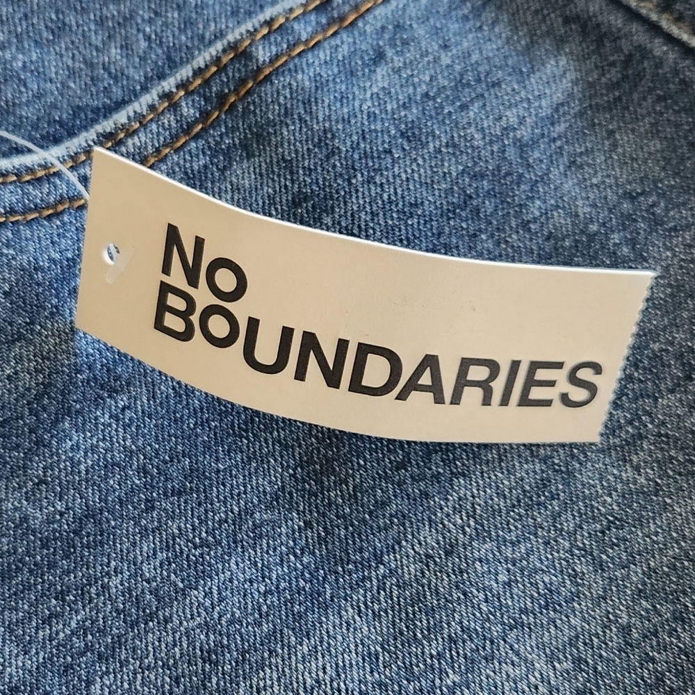 👖 No Boundaries Women’s Blue Denim High-Rise Shorts – Size 8, NWT - Picture 4 of 14